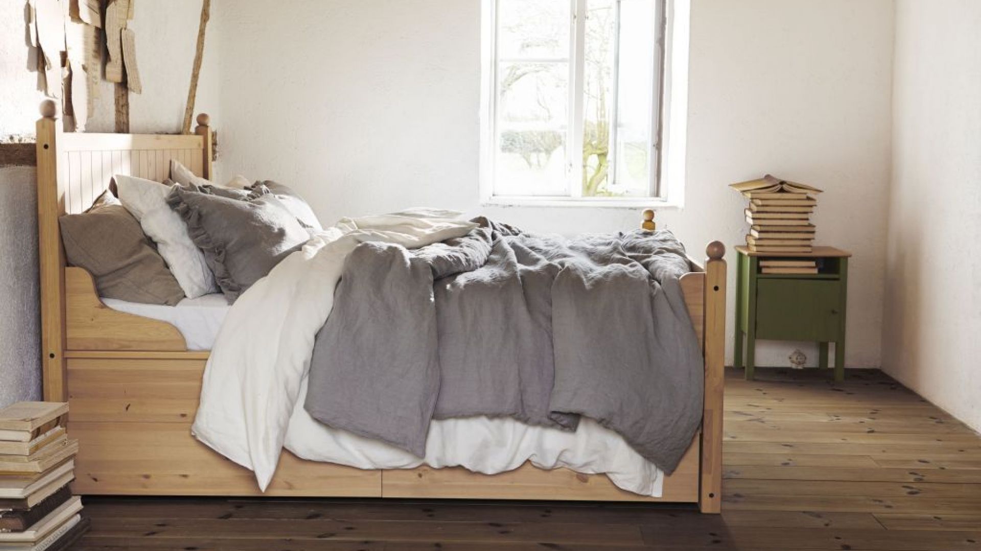 Meble do sypialni. Najpiękniejsze łóżka w drewnie 