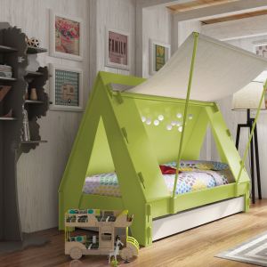 Łóżko, które wygląda jak wakacyjny namiot. Dzięki zamykanej części dziecko w łatwy sposób może zapewnić sobie odrobinę prywatności. Fot. Cuckooland