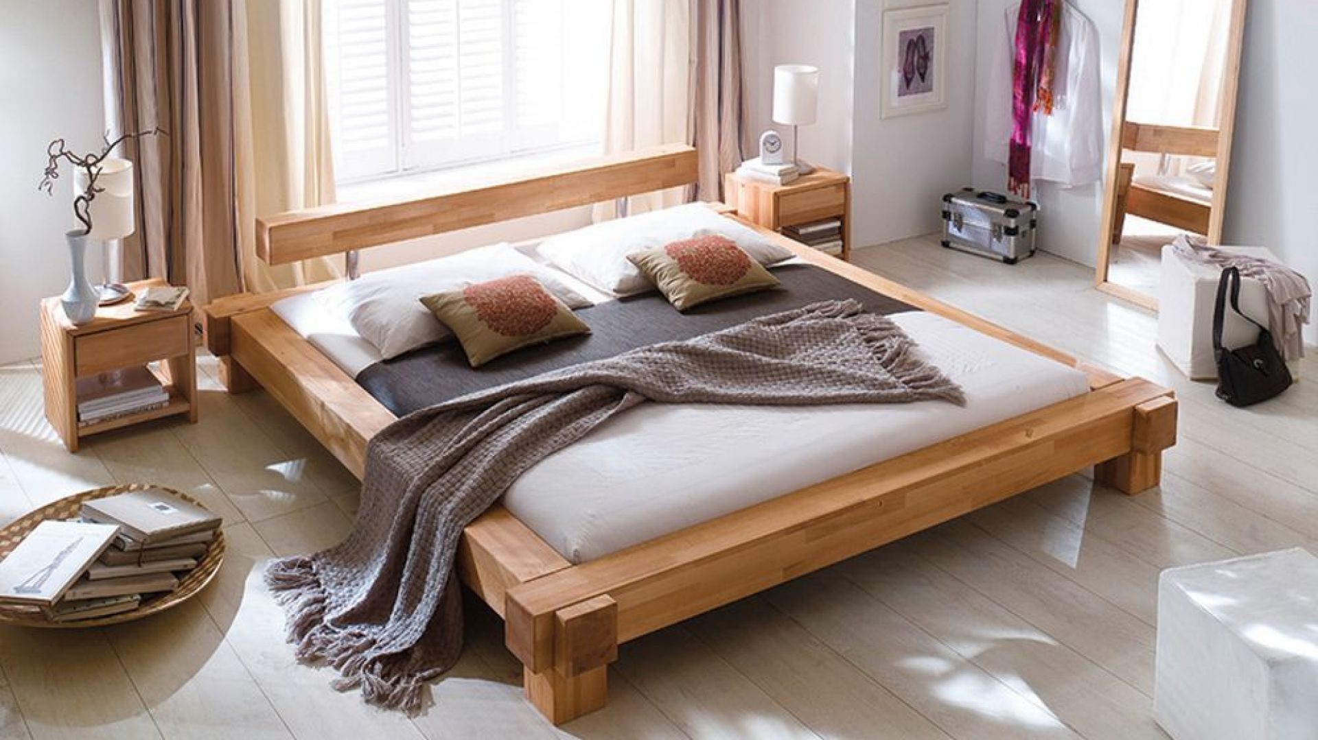 Wygodne łóżko. 10 pomysłów na sypialnię w drewnie 