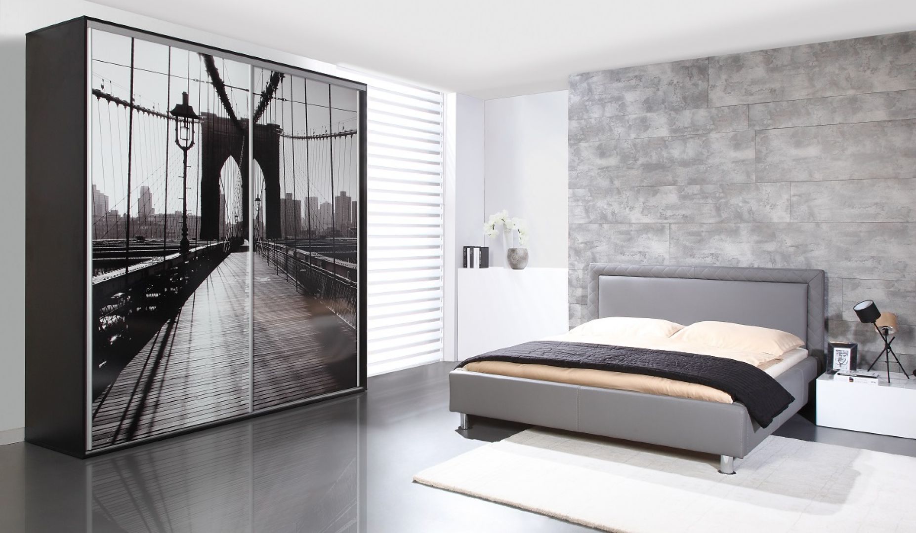 Charakterystyczne, kontrastowe przeszycie na ramie wokół wezgłowia podkreśla nowoczesny styl łóżka tapicerowanego 