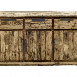 Kolekcja Thar to gratka dla miłośników mebli z tajemniczą historią. Wykonano ją z drewna z odzysku, mającego od 75 do 100 lat. Pochodzi ono ze starych łodzi, domów czy stodół. Fot. Seart 