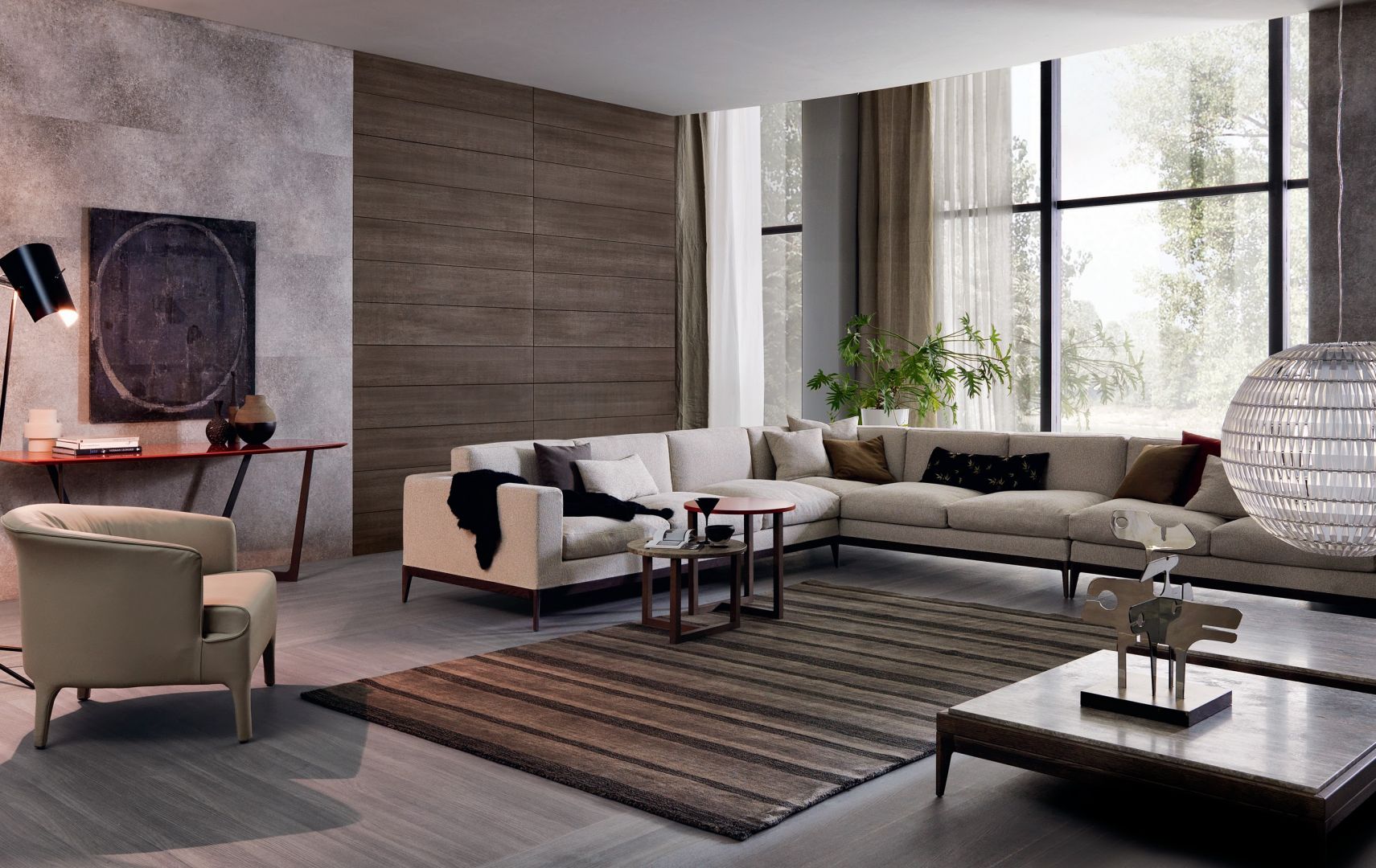 Biała sofa prezentuje się doskonale także w klasycznych aranżacjach. Biały kolor jest na tyle uniwersalny, że można go stosować do każdego stylu wnętrza. Fot. Misura