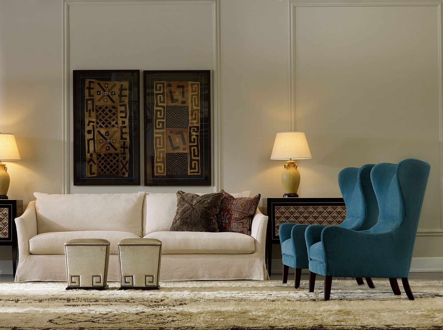 Klasyczna dwuosobowa sofa z miękkim siedziskiem i odpowiednio wysokim oparciem. Zdejmowane poszycie ułatwia utrzymanie sofy w czystości. Fot Square Space