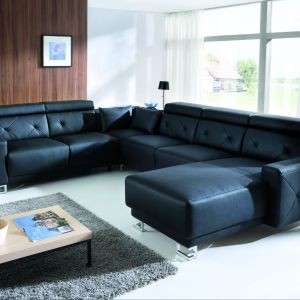 Model "Life" dostępny jest w wielu kolorach i wielkościach, zarówno jako narożnik jak i kilkuosobowa sofa. Ciekawym elementem są pikowania na oparciach, które przyciągają uwagę. Fot. Wajnert