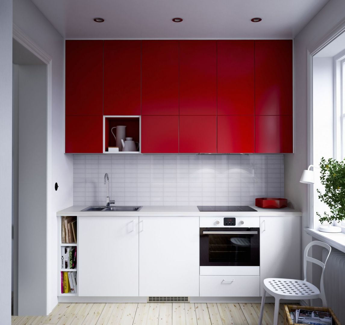 Niewielka kuchnia z energetycznym efektem. Wysoka górna zabudowa w czerwonym kolorze doskonale współgra z bielą, która jest na szafkach dolnych. Fot IKEA