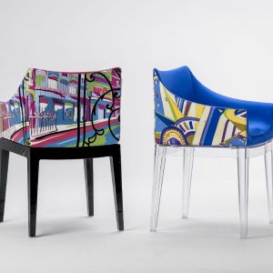 Fotele "Mademoiselle" zaprojektowane przez Philipp'a Starcka dla marki Kartell. Cena ok. 2350 zł.