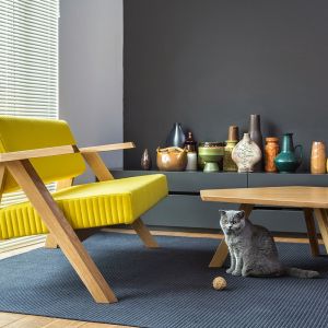 Fotel Clapp to modernistyczna stylistyka i wykonanie na podstawie wysokiego gatunku materiałów. Jego minimalistyczne kształty idealnie uzupełnią każde wnętrze. Fot. Noti 
