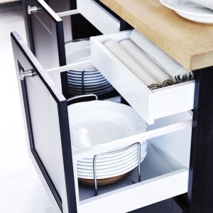 System szafek Metod pozwala na umieszczenie kilku szuflad pod jednym frontem. Fot. IKEA