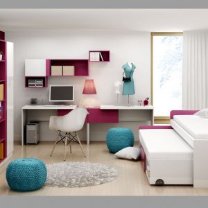 Dodatkowy materac wysuwany spod łóżka to sprawdzony sposób na małą przestrzeń w pokoju, gdzie nie zmieszczą się dwa osobne miejsca do spania. Fot. Dig Net