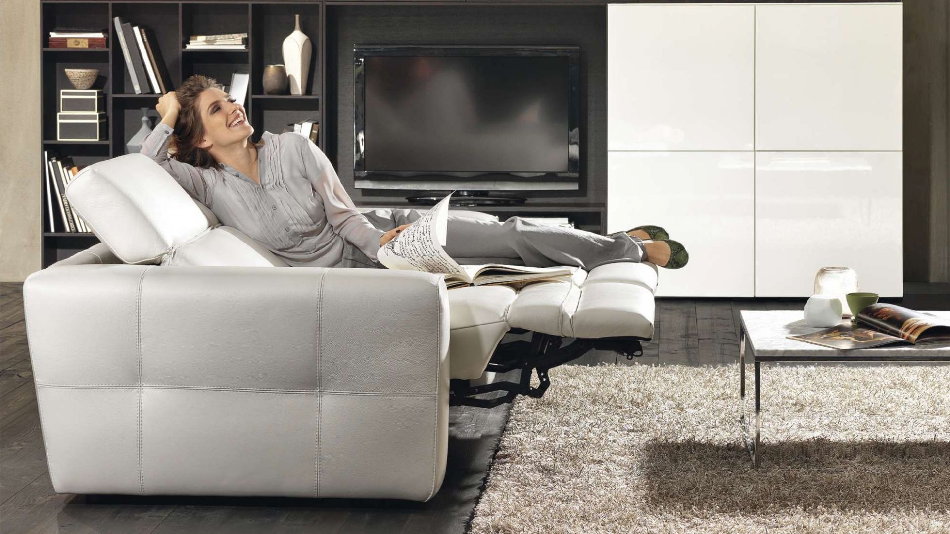 Sofa w salonie. 10 pięknych modeli z funkcją relaksu