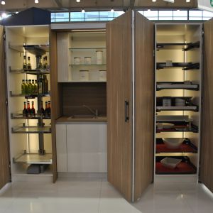 W szafie można zmieścić całą kuchnię. Jeden z najnowszych pomysłów firmy Peka. Fot. Agnieszka Błachowska