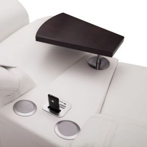 Wśród produktów marki Etap Sofa kolekcję „Impressione” wyposażono w elektryczną lub manualną funkcję relaksu oraz system audio. Fot. Etap Sofa