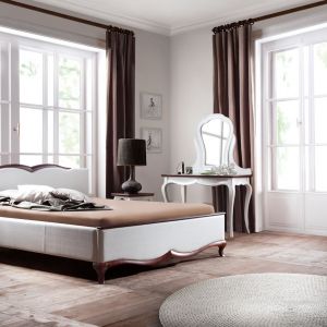 Sypialnia "Milano" wyróżnia się połączeniem dwóch kolorów bieli i ciemnego mahoniu. Fot. Taranko