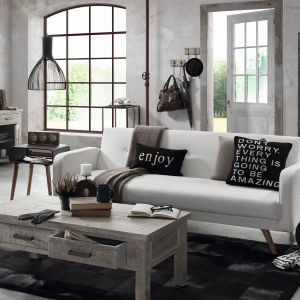 Sofa modułowa, marki Living Divani, model Extrasoft, projekt Piero Lissoni. Wewnątrz znajduje się warstwa przemytego i wysterylizowanego gęsiego puchu. Fot. Living Divani