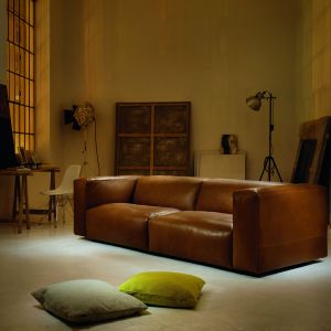 Sofa modułowa Cloud chorwackiej firmy Prostoria, w której wypełnienie siedziska wzbogacono warstwą pierza
Fot. Prostoria