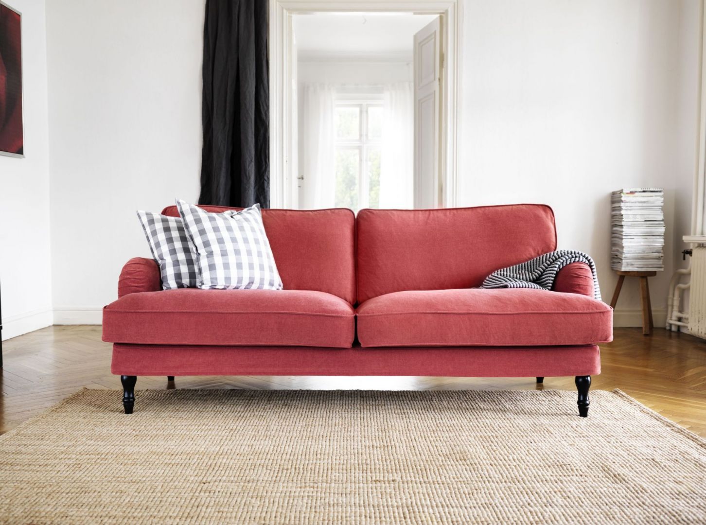 Sofa Stocksund dostępna jest w czterech przyjemnych kolorach, a na wypadek zabrudzeń pokrowiec można zdjąć do prania. Cena: 1.999 zł. Fot. IKEA