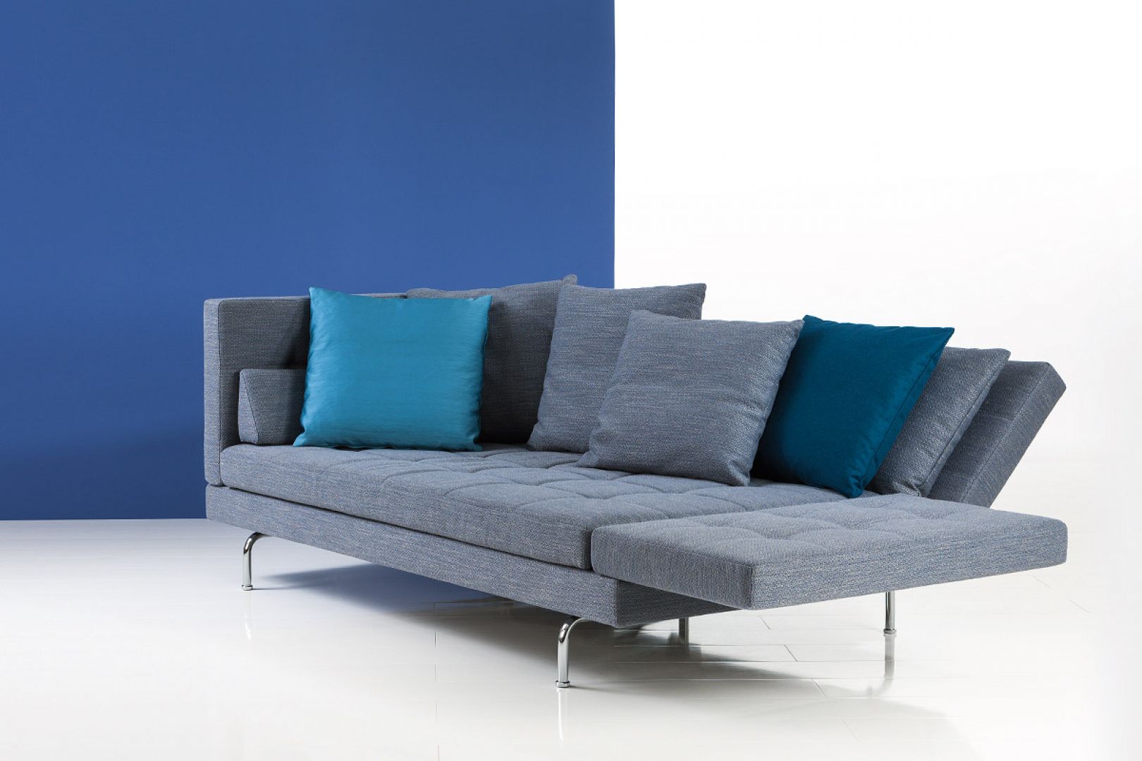 Geometryczna i minimalistyczna sofa 