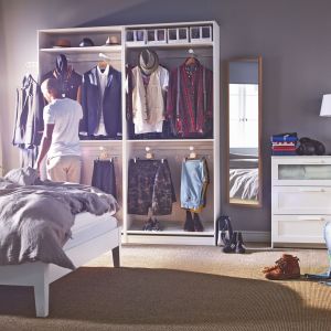 System szaf Pax marki IKEA pozwala na dopasowanie jej wnętrza do własnych potrzeb. Specjalny planner online sprawi, że zaplanujemy szafę nie wychodząc z domu. Fot. IKEA