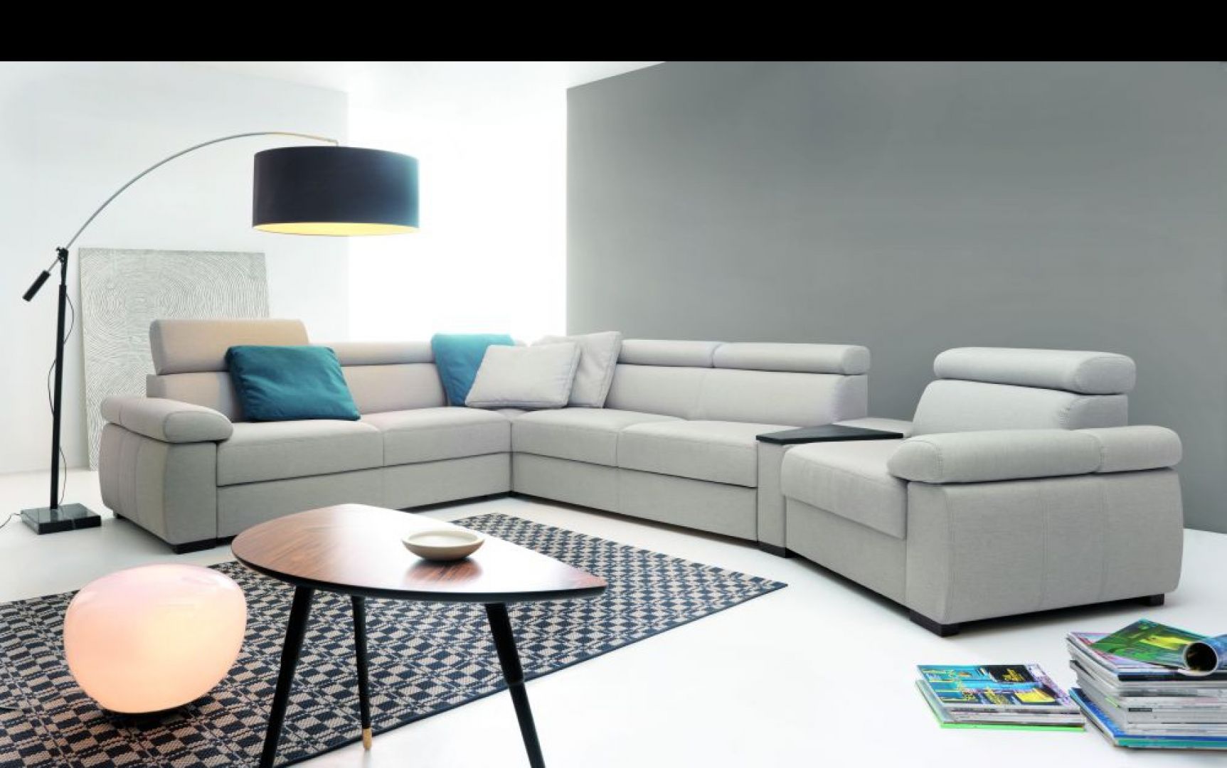 Narożnik Zoom marki Etap Sofa to mebel doskonały na większe przyjęcia. Długie siedzisko zapewni dużą ilość miejsca do siedzenia. Fot. Etap Sofa