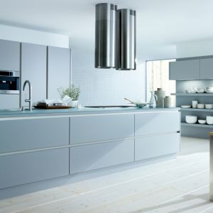 Wyspa stanowi doskonałe uzupełnienie nowoczesnych wnętrz kuchennych, Dzięki niej można stworzyć minimalistyczną aranżację. Fot. Next 125