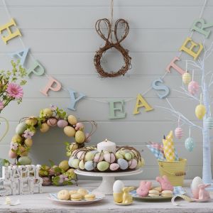 Bawmy się ozdobami w dowolny sposób, a dekoracja stołu na Wielkanoc niech sprawi nam wiele radości. Fot. Kahla 