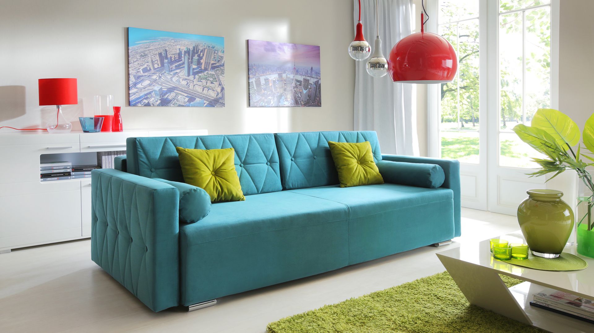 Sofa Belisa wyróżnia się modną tkaniną w kolorze turkusowym. Fot. Exline 