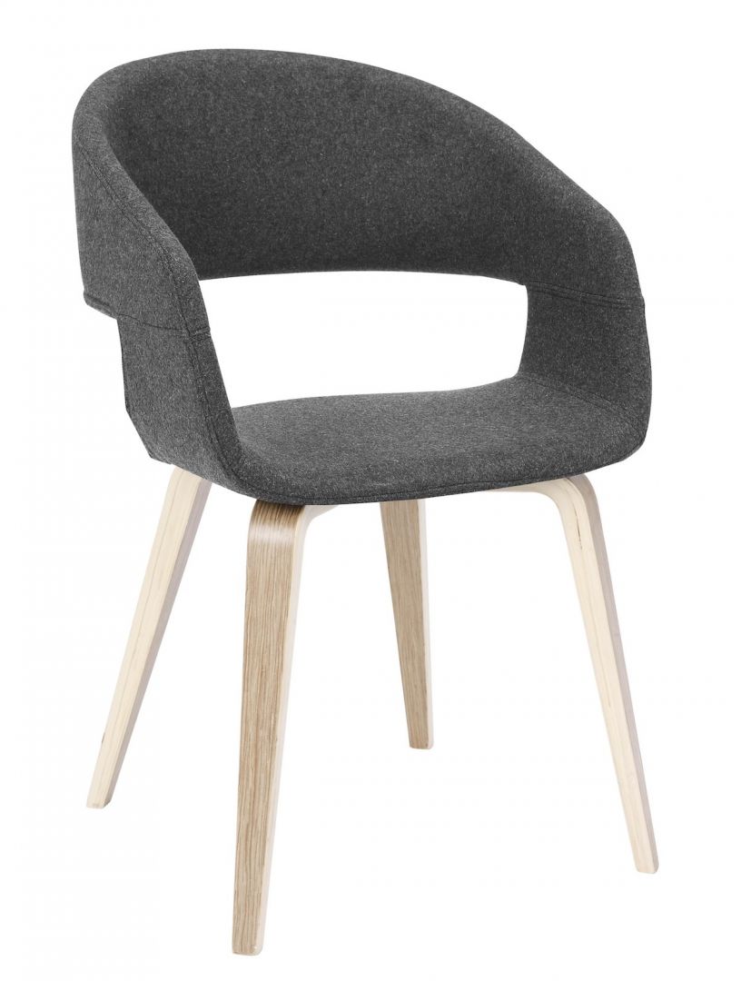 Krzesła tapicerowane zapewniają maksymalny komfort użytkownikom, a także estetycznie prezentują się we wnętrzach salonów, hoteli, pokojów gościnnych. Fot. Cada Design 