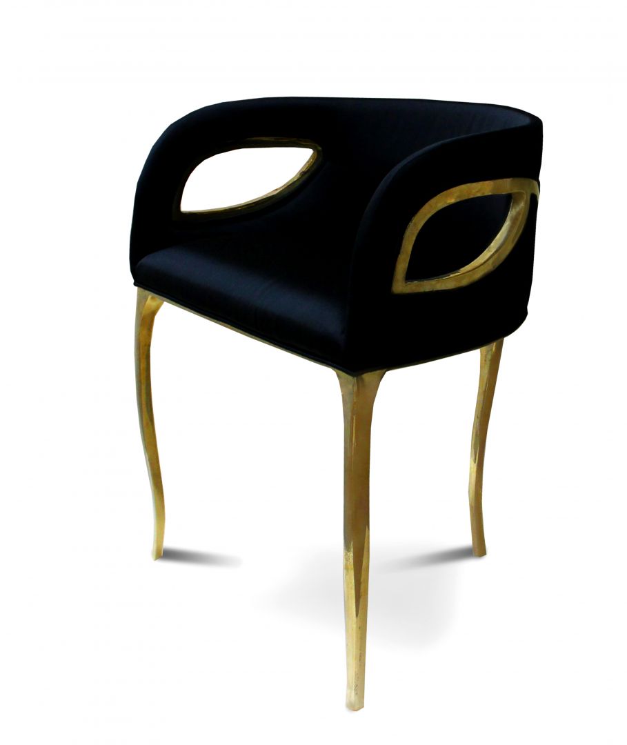 Krzesła, które odznacza się wyjątkową elegancją. Stylowego wyglądu całości dodaje zastosowanie stylowego materiału oraz efektowne nogi. Fot. Koket 