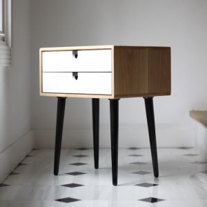 Wybierając meble w stylu skandynawskim, sięgnij po te, wykonane z jasnego drewna, zaprojektowane w oparciu o filozofię minimalizmu. Fot Etsi 