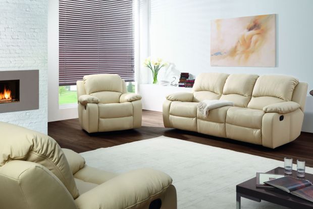 Sofa to podstawowy element wyposażenia każdego salonu. Którą wybrać? Zobaczcie nowości w polskich sklepach meblowych.