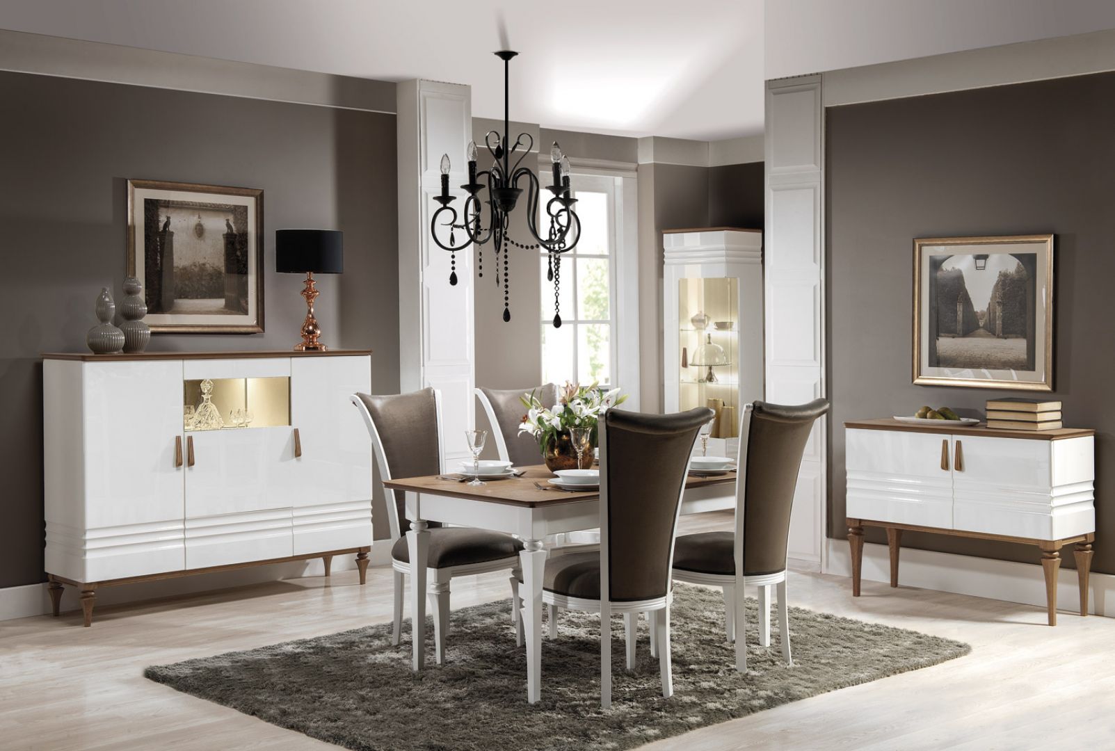 Torino wprowadzi do wnętrza powiew elegancji i klasy. Do białego stołu z drewnianym blatem dopasowano krzesła, których oparcia przypominają rozłożone kwiaty. Fot. Meble Taranko.