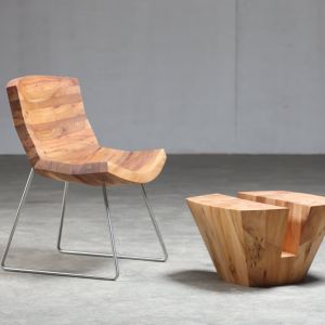 Stolik Chunk wygląda jakby był wyciosany z drewna. Dedykowany jest wnętrzom utrzymanym w klasycznym stylu. Fot. Artisan