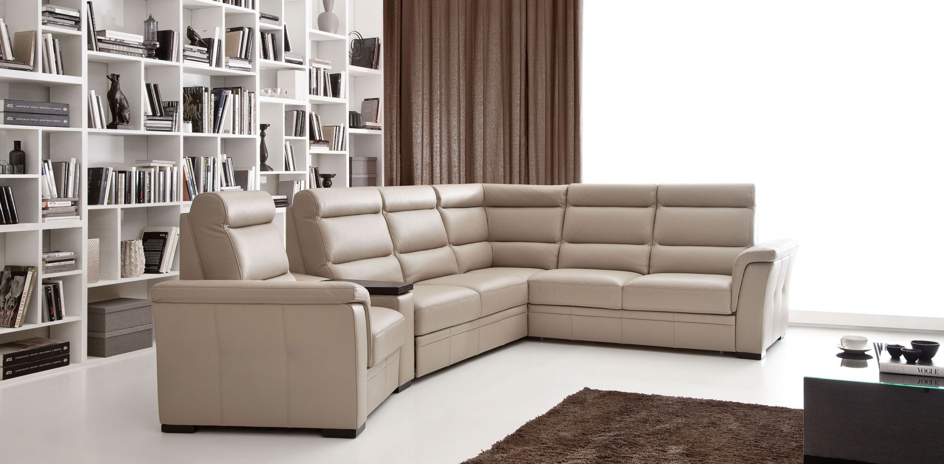 Duża ilość modułów narożnika Lounge daje możliwość dopasowania wyglądu oraz rozmiaru sofy do potrzeb wnętrza. Fot. Etap Sofa