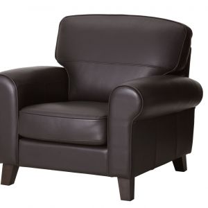 Miękki i wygodny fotel Ystad wyróżnia się dość klasycznym wzornictwem. Wysokie oparcie zapewnia wsparcie dla szyi i głowy. Fot. IKEA 