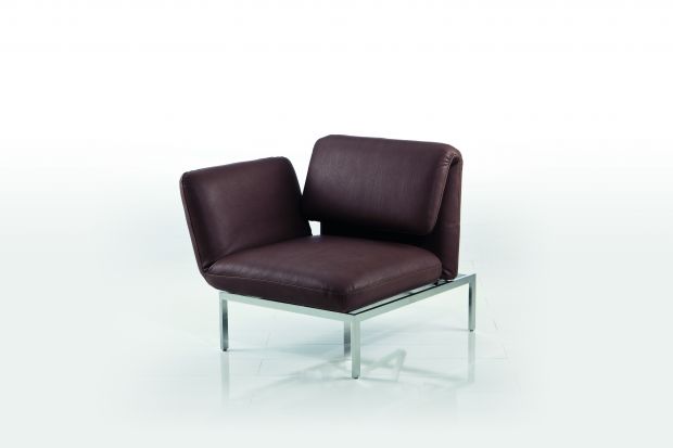 Fotel Roro zapewnia komfort użytkowania.