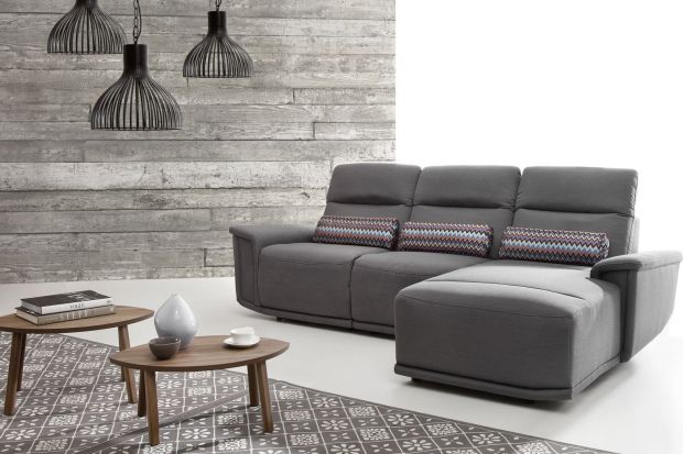 Narożnik "Virgo" to nowość w ofercie marki Etap Sofa. Posiada funkcje relaks, zarówno elektryczne, jak i manualne.