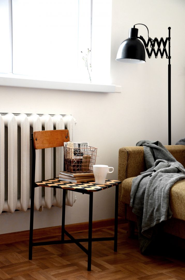 Krzesełko świetnie prezentuje się w mieszkaniu urządzonym w stylu loft. Fot. Deco-Szuflada
