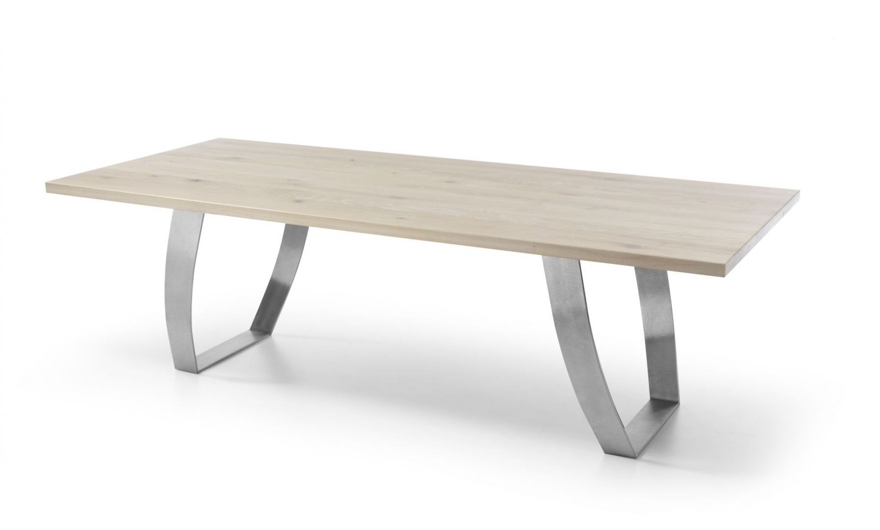 Altro to prostokątny stół, wykonany z drzewa dębowego, o delikatnym ubarwieniu. Jest on uosobieniem nowoczesnego włoskiego designu z domieszką delikatności, wynikającej z prostoty projektu. Fot. Congrazio