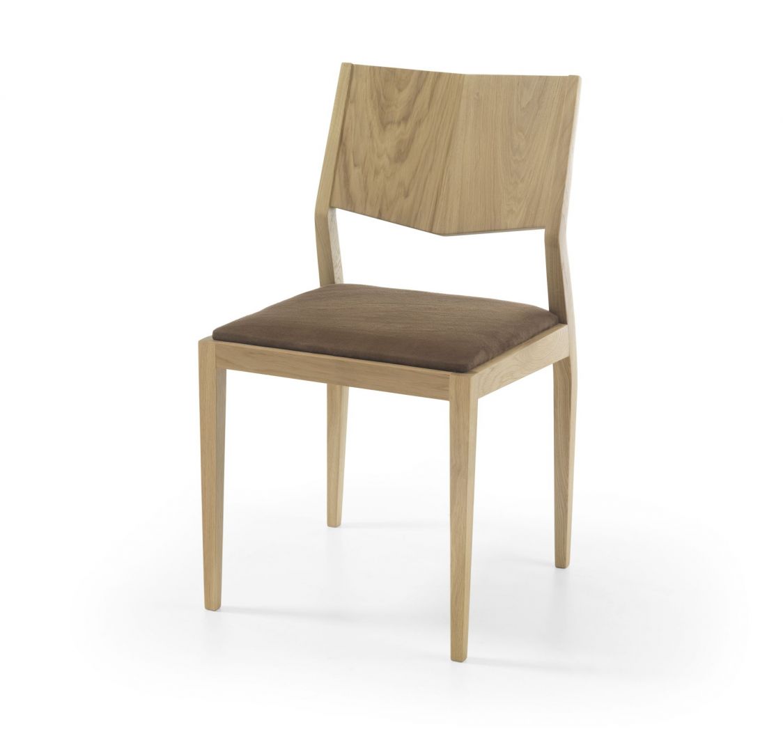 Marcato to model krzesła, który w doskonały sposób zawiera w sobie prostotę oraz innowacyjność. Oparcie zostało zaprojektowane z myślą o wygodzie, nie rezygnując z nawiązania do nowoczesnego włoskiego designu. Fot. Congrazio