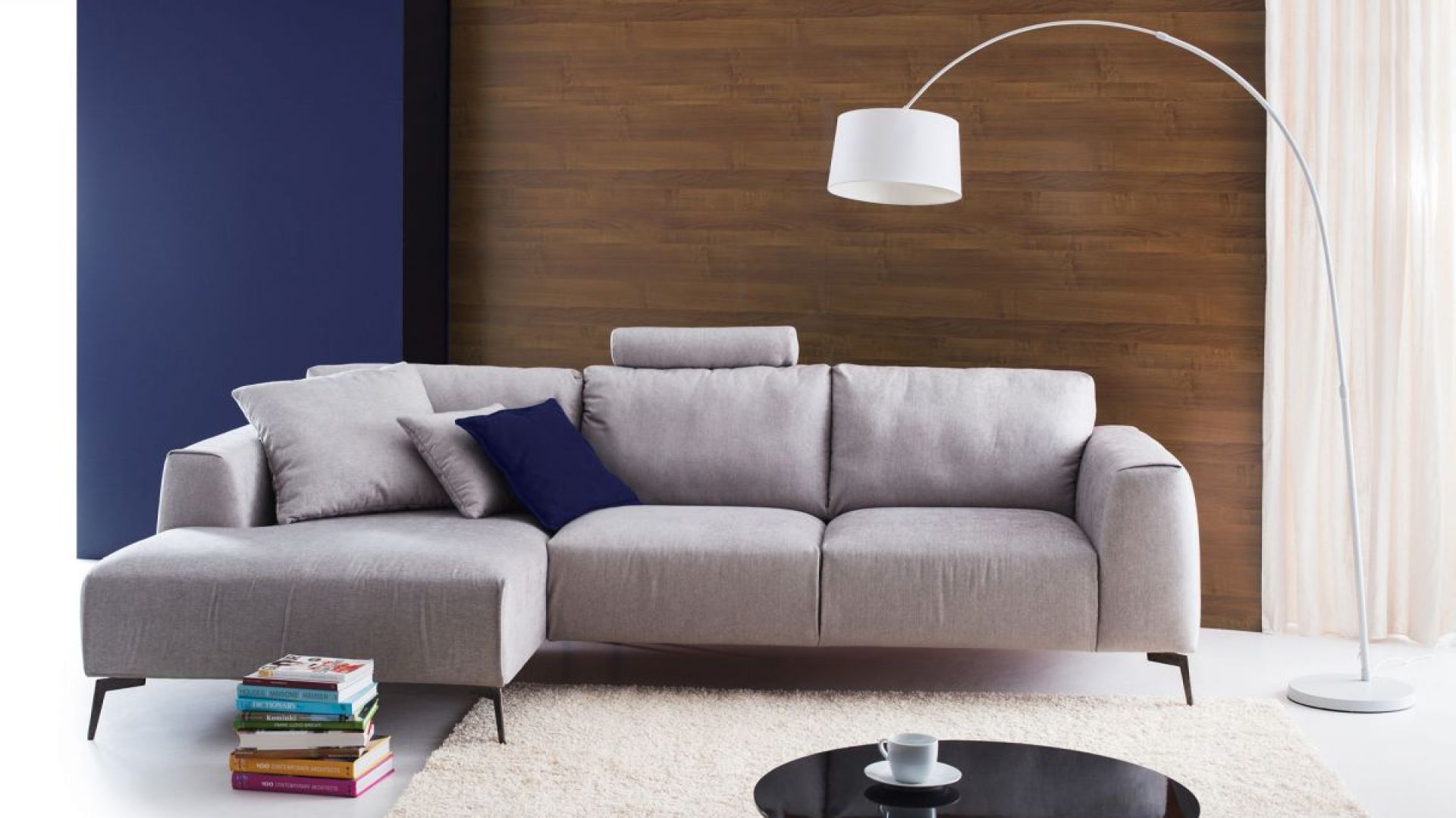 5 pomysłów na szarą sofę
