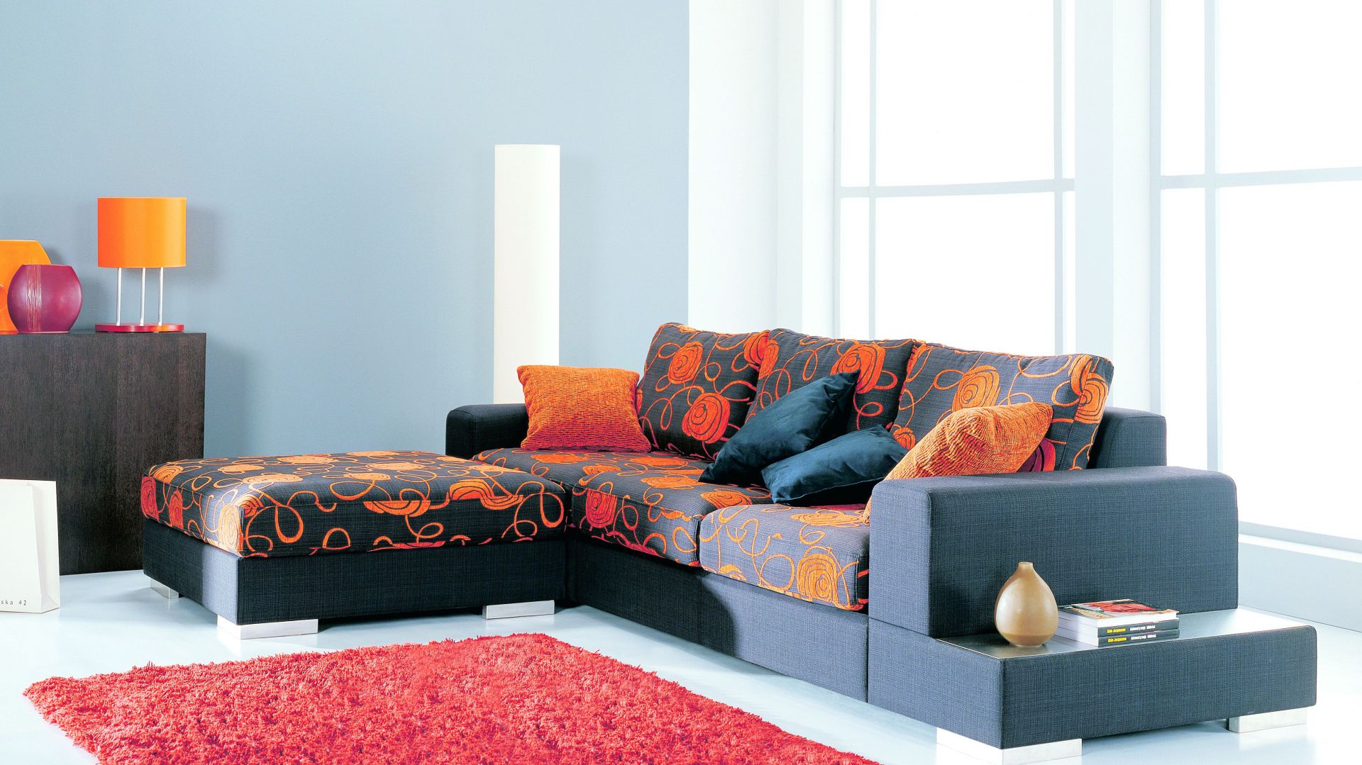 10 świetnych pomysłów na kolorową sofę 