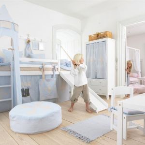 Łóżko za zjeżdżalnią zapewni dziecku wyjątkowe miejsce do zabawy. To mebel dla aktywnych maluchów. Fot. Seart