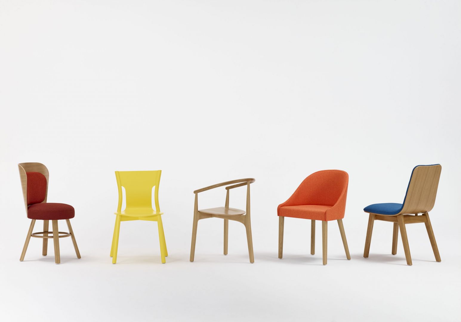 Kolorowe krzesła z oferty firmy Paged. Fot. Paged