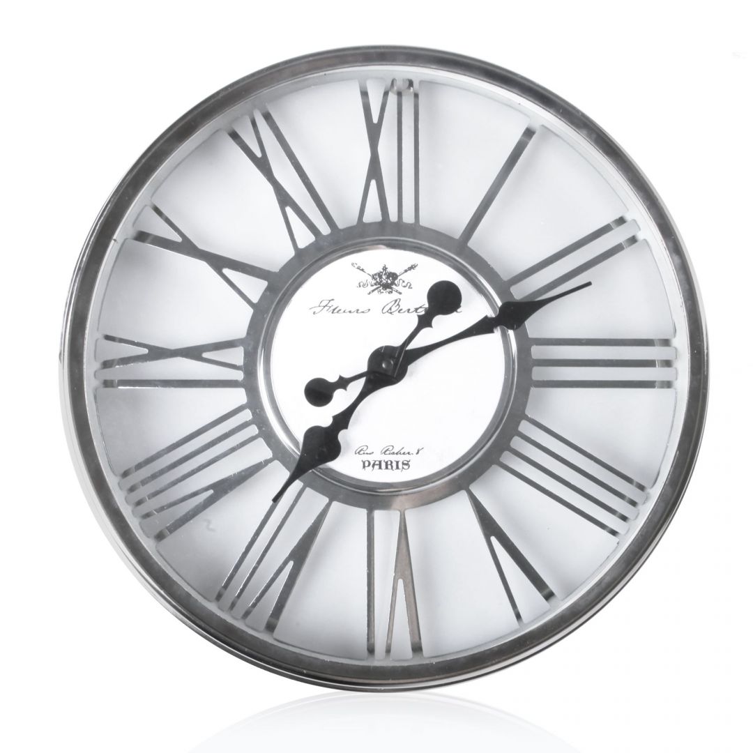 Eeoma to zegar ścienny przypominjący stylowe zegary wiszące na angielskich dworcach. Nie tylko poda aktualny czas, ale będzie też designerskim dodatkiem. Fot. Home&You