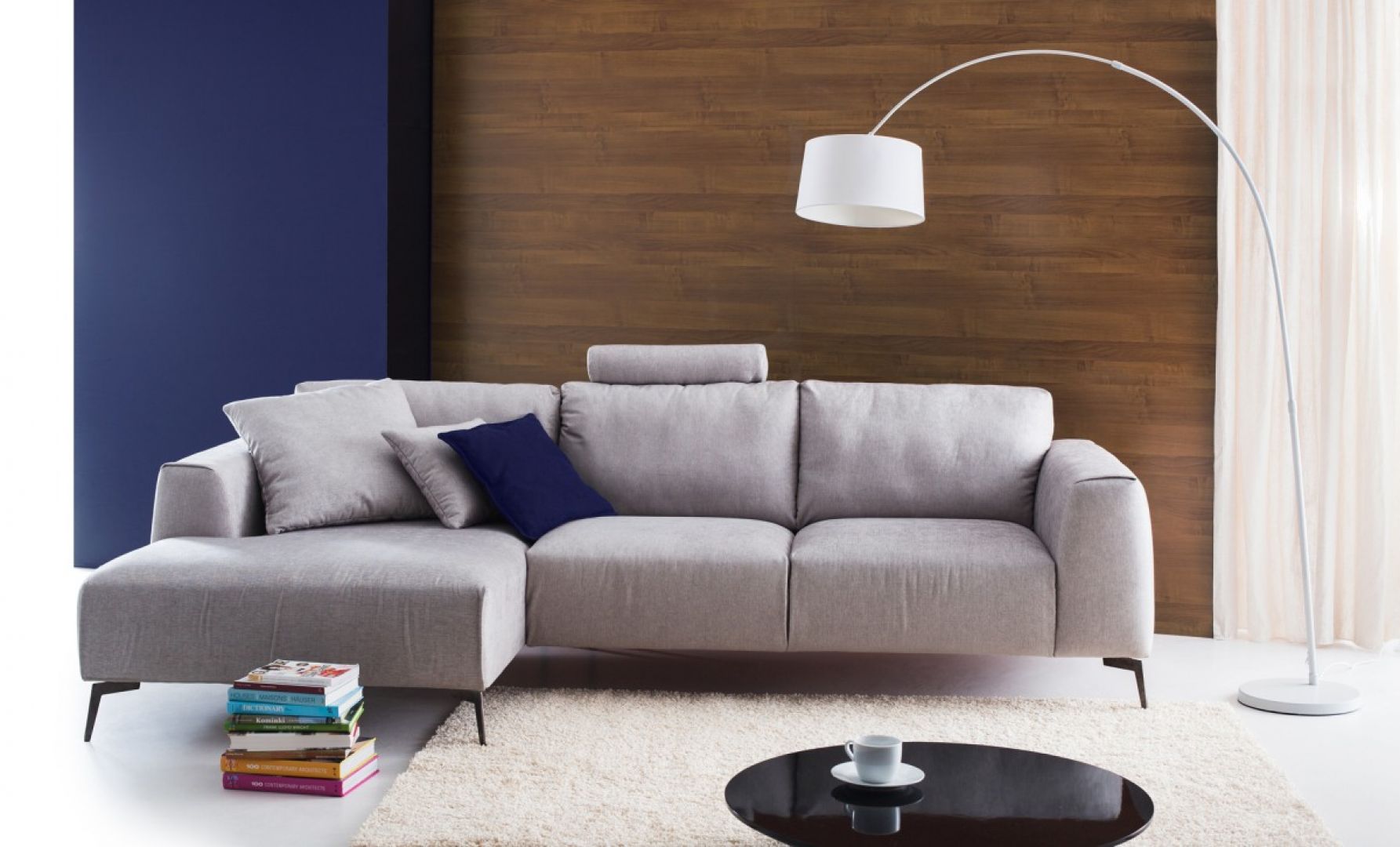 Eleganckie, włoskie piękno. Tak najprościej można opisać mebel Calvaro marki Etap Sofa. Miły dla oka, nieskomplikowany design, stylowe przeszycia, wysoki komfort siedzenia, wyjątkowa forma nóg. Fot. Etap Sofa