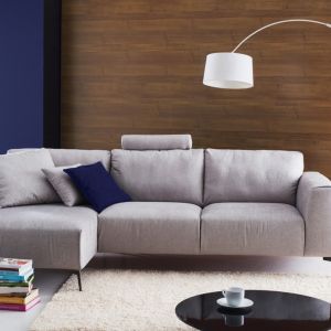 Eleganckie, włoskie piękno. Tak najprościej można opisać mebel Calvaro marki Etap Sofa. Miły dla oka, nieskomplikowany design, stylowe przeszycia, wysoki komfort siedzenia, wyjątkowa forma nóg. Fot. Etap Sofa