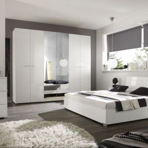 Połączenie bieli z czernią to najmodniejsza kompozycja dla każdej nowoczesnej sypialni. Siena kryje w sobie prostotę i minimalizm, ozdobione niepowtarzalnym ornamentem. Cena łóżka: około 900 zł. Fot. MC Akcent