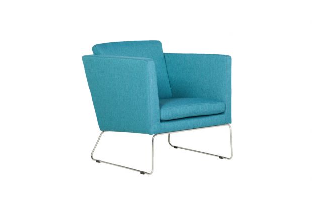 Fotel do salonu, który swoją kubistyczną formą wprowadzi do wnętrza powiew nowoczesności.