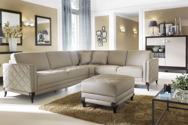 Sofa w klasycznym wnętrzu powinna być elegancka i równie stylowa, jak reszta aranżacji. Zobacz, jakie modele sof pasują do klasycznego salonu.