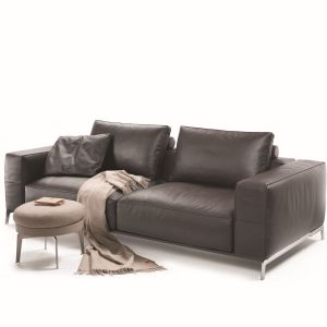 Sofa Ettore. Oparcia w formie poduch zapewniają komfort wypoczynku. Fot. Flexform 